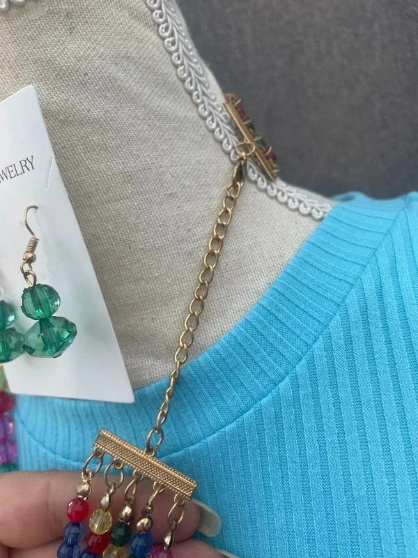 Conjunto de collar y aretes multicolor de perlas fantasía – photo 5